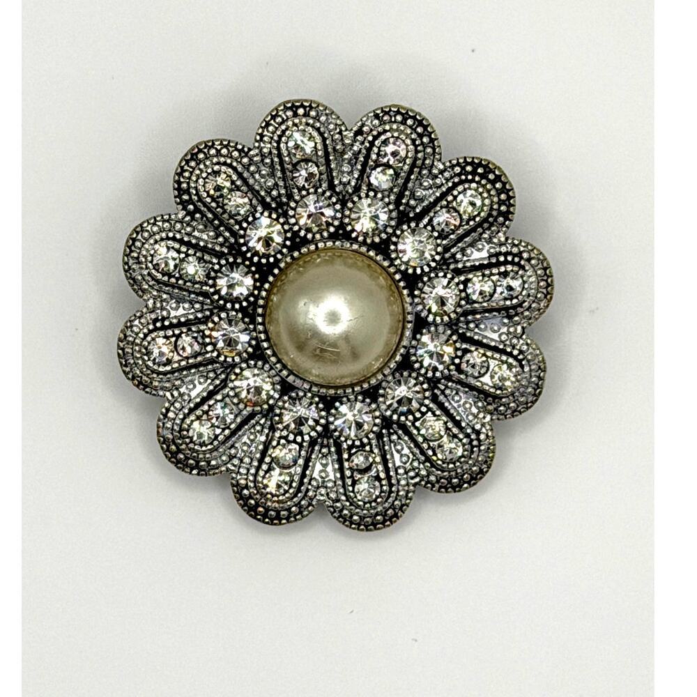 Vintage Flower Brooch – Pearl Center & Rhinestone Petals